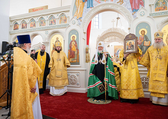 Палехские мастера написали икону для Патриарха